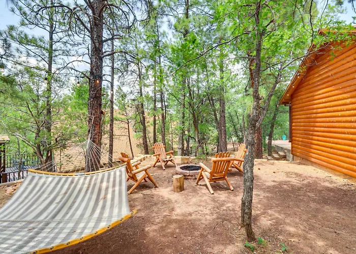 Large Yard With Fire Pit Show *