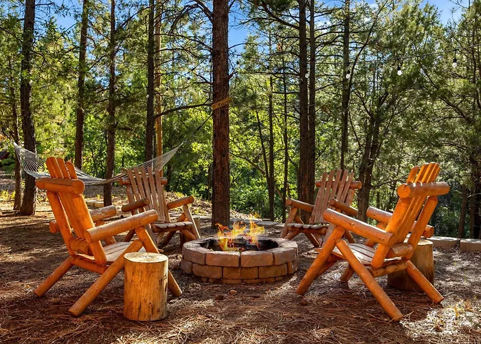 Large Yard With Fire Pit Show *